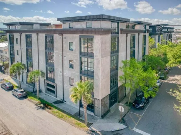 1 Cool Blow St APT 331, Charleston, SC 29403