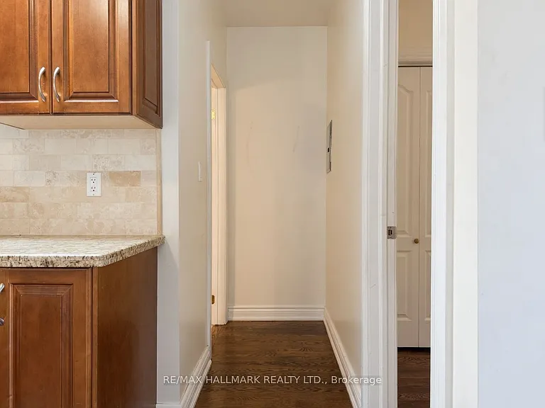 2038 Danforth Ave #2 — Photo 11