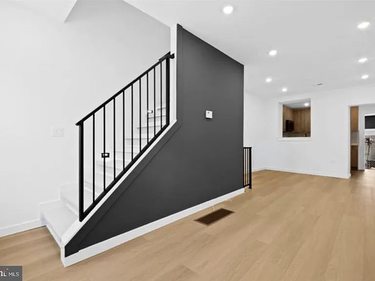 2215 N Mutter St — Photo 4