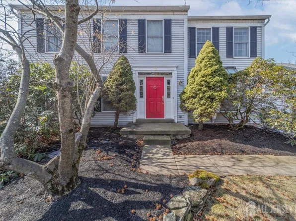 12 Adams Rd, Kendall Park, NJ 08824