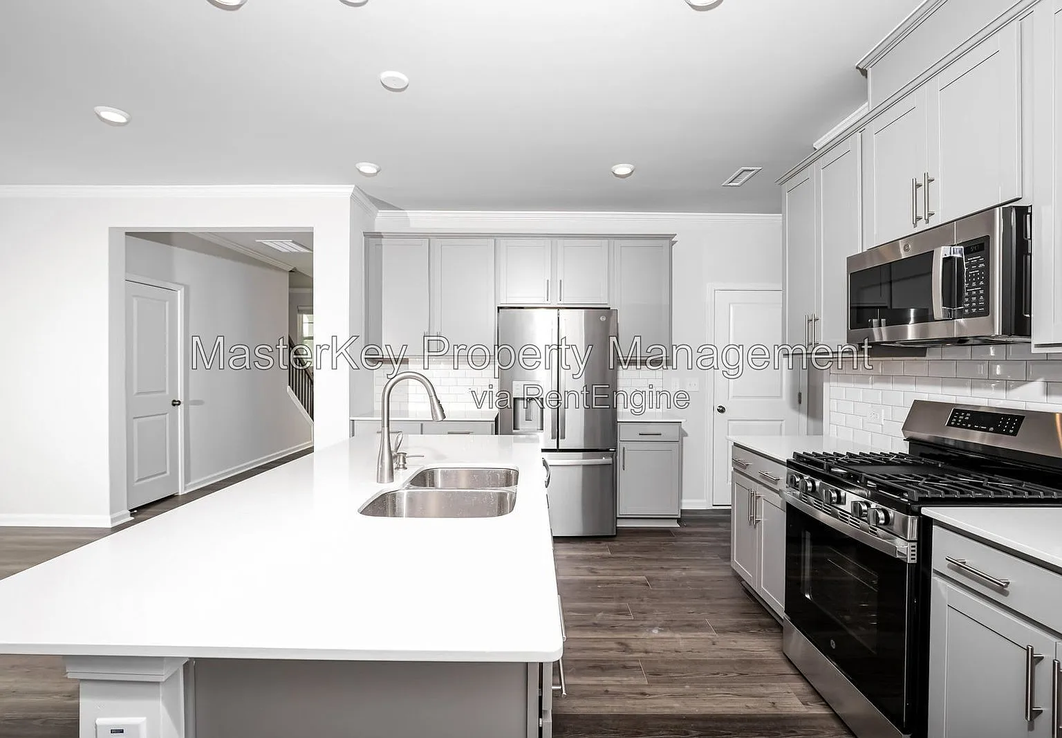 4 bed, 3.0 bath, 2427 sqft, $2,250 — Photo 4