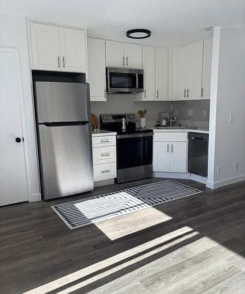 130 Stanford Way — Photo 3