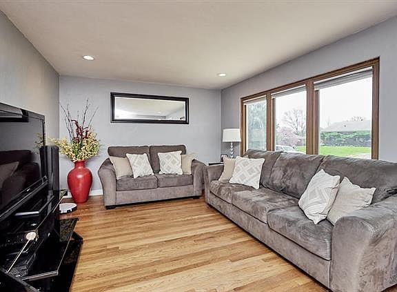 4th image of 9413 Sequoia Ct