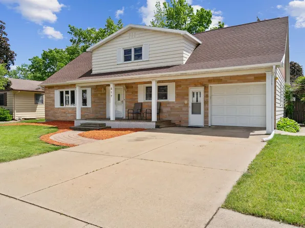 517 9th Ave SE, Dyersville, IA 52040