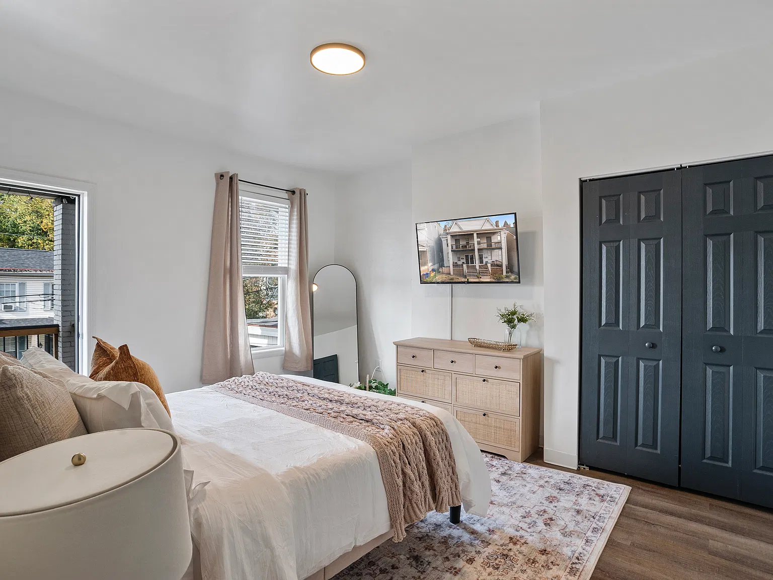 3 bed, 1000 sqft, $1,850 — Photo 3