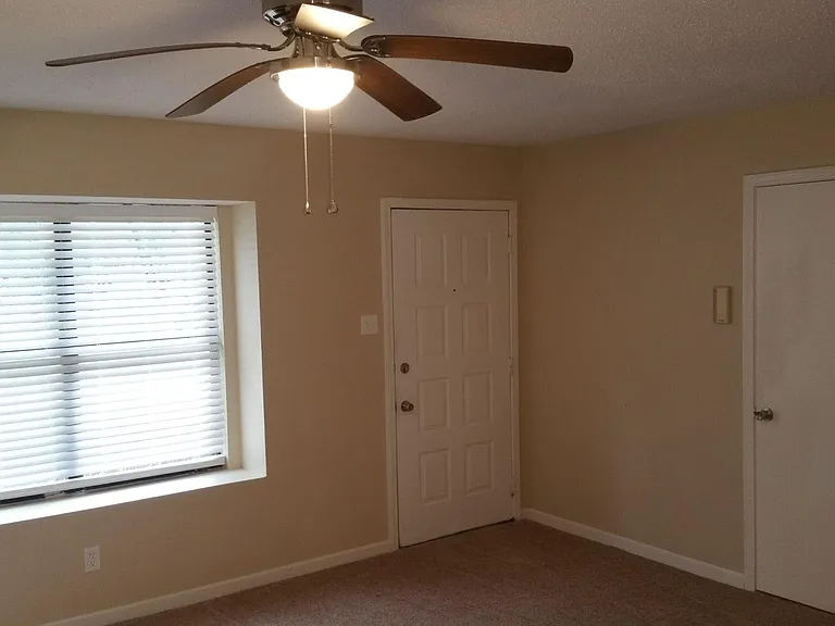 5722 Pheasant Ct — Photo 3