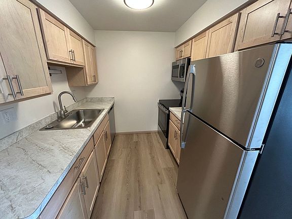 2nd image of 2303 Woodrow Ct APT 2