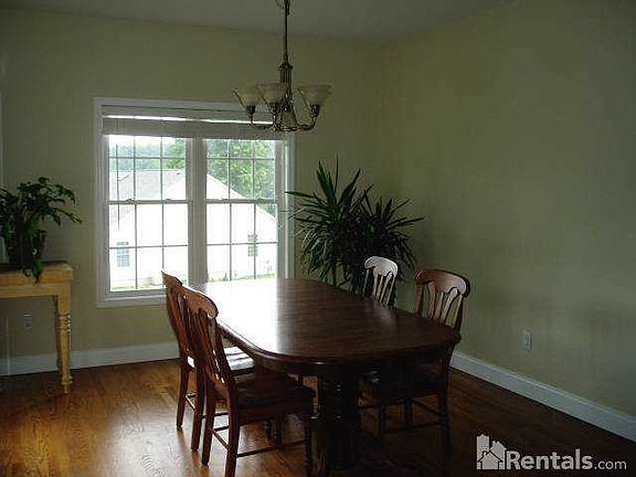 4th image of 214 Hidden Meadow Dr