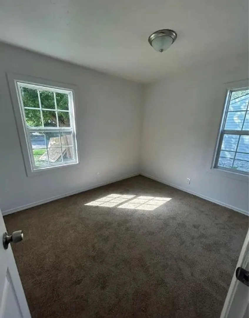 For Lease — Photo 4
