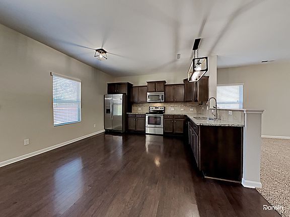 5th image of 228 Whispering Hills Dr