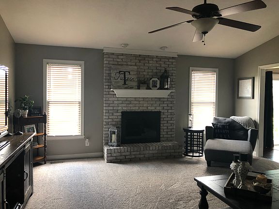 5th image of 27 Corkwood Ct
