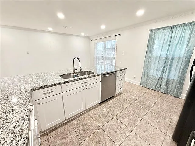 3 bed, 2.0 bath, 1221 sqft, $2,000 — Photo 4