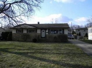 25099 Antler Dr, North Olmsted, OH 44070