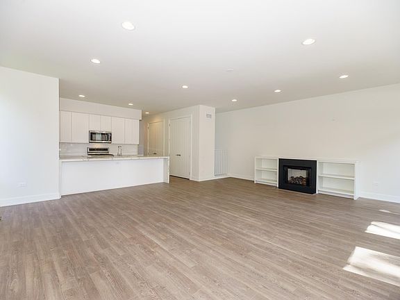 4th image of 2812 N Mildred Ave APT 1W