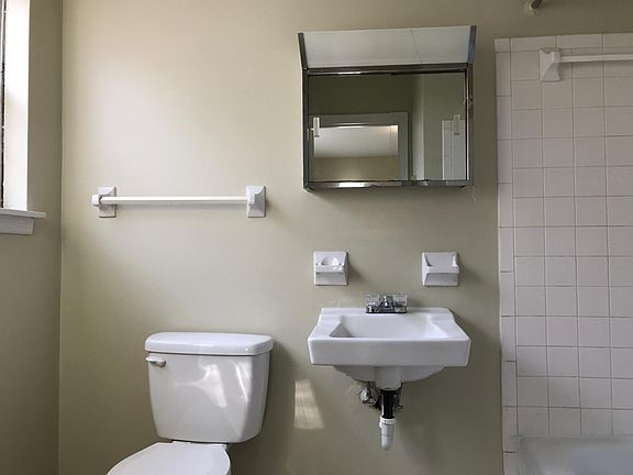 2nd image of 1523 Compton St NE APT 6