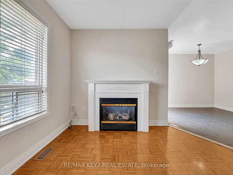 633 Caboto Trl — Photo 15