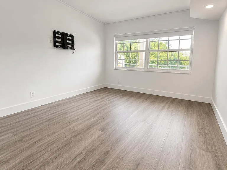 3930 Oaks Clubhouse Dr #303 — Photo 16