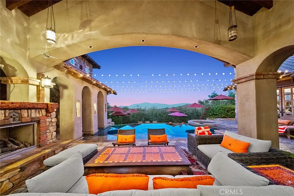 5 bed, 3.0 bath, 5122 sqft, $19,500 — Photo 2