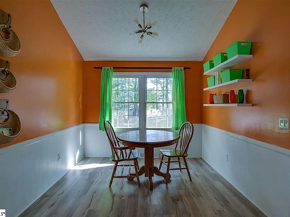 3rd image of 522 Agewood Dr