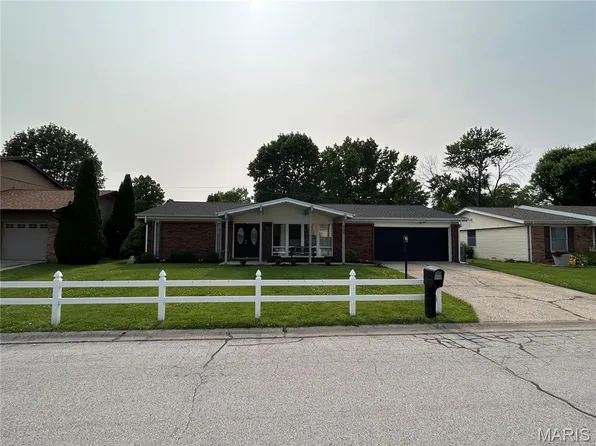 609 Lenora Dr, Fairview Heights, IL 62208