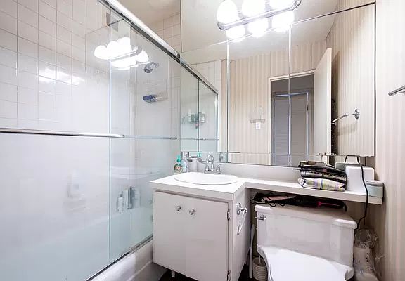 4th image of 370 E 76th St APT B707