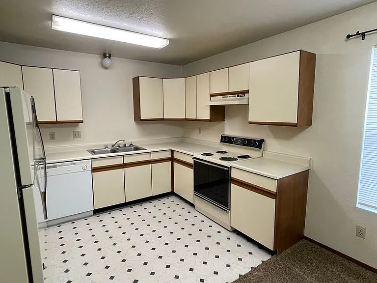 2949 Los Amigos Ct — Photo 8