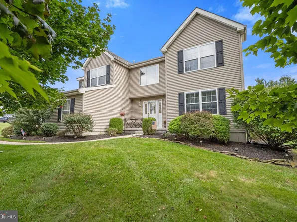 5 Orchard Dr, Mullica Hill, NJ 08062