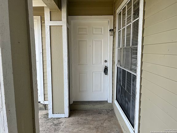 2nd image of 5103-5105 Meadow Cove