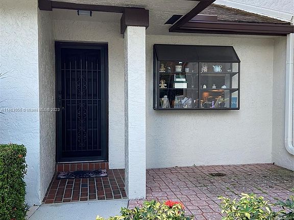 2nd image of 3204 Carambola Cir S