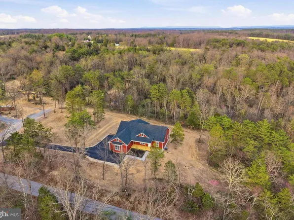 831 Avanti Dr, Bunker Hill, WV 25413