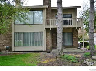7325 Creek View Cir #1, West Bloomfield, MI 48322
