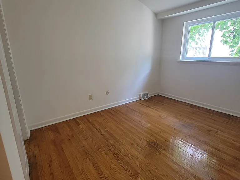 2134 Naudain St — Photo 9
