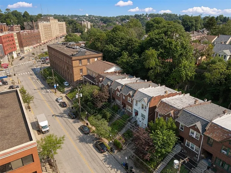 2324 Murray Ave — Photo 2