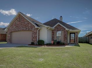 202 Harvest Pointe Cir, Belle Chasse, LA 70506