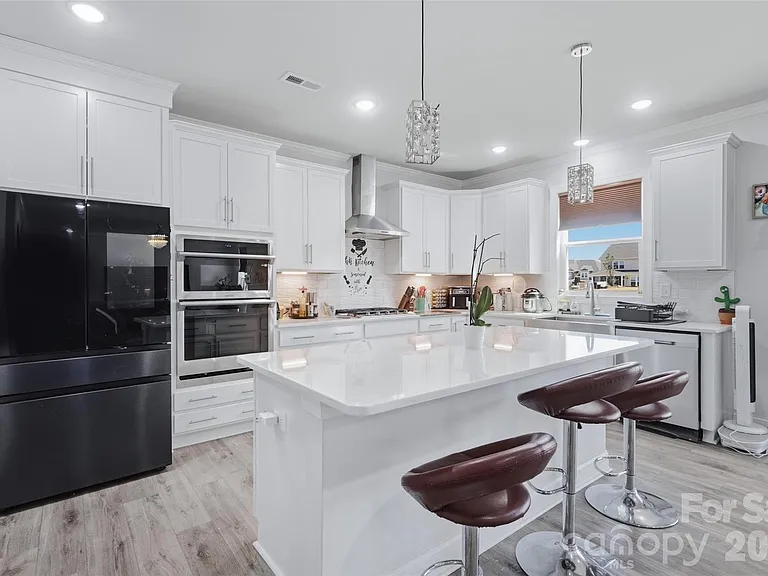 1136 Ashe Meadow Dr — Photo 3