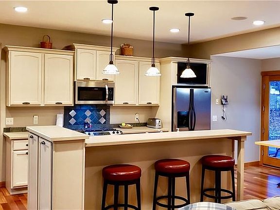 Gourmet Kitchen with built in wine fridge