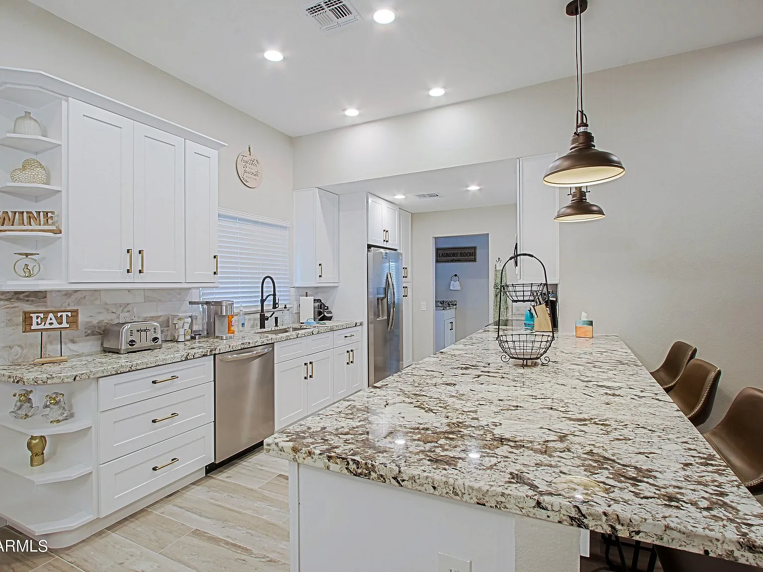 3 bed, 2.5 bath, 1886 sqft, $3,000 — Photo 3
