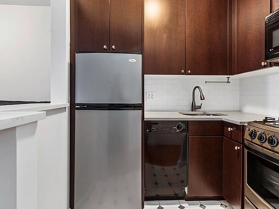 3rd image of 186 W 80th St APT 7E