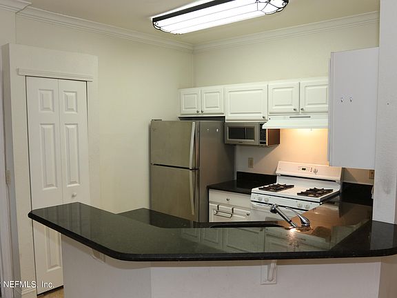 5th image of 13810 SUTTON PARK Drive #316