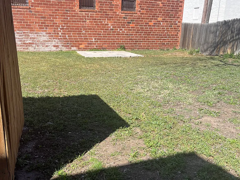 Harris Ave Apartments — Photo 8
