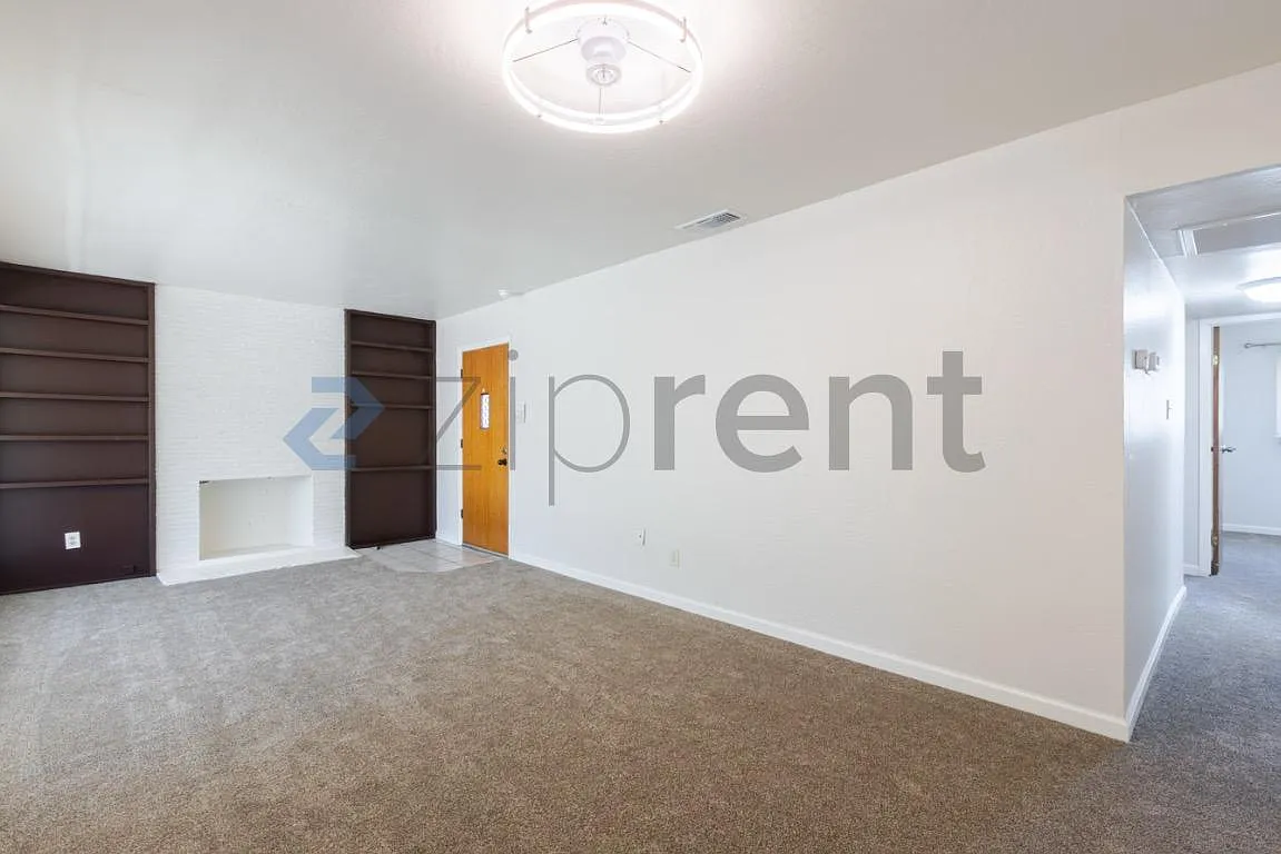 3 bed, 944 sqft, $2,300 — Photo 3