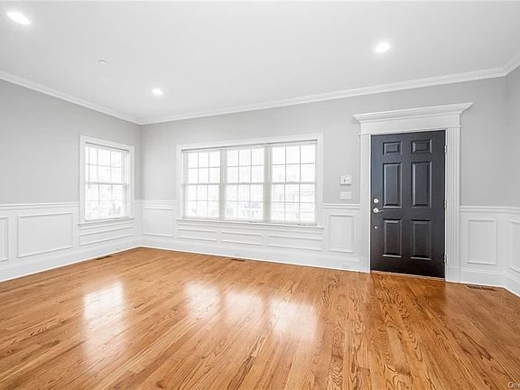 4th image of 148 Crotona Ave
