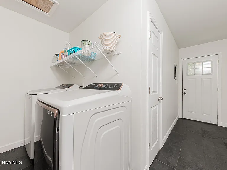 670 Queens Creek Rd — Photo 16
