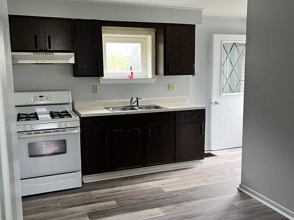 1st image of 19 E Division St #1
