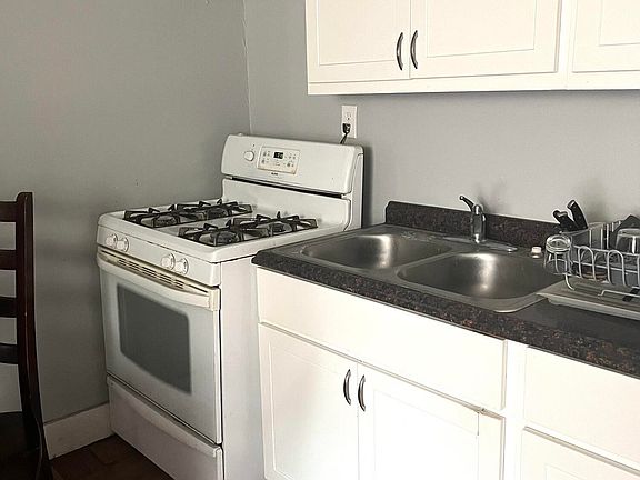 3rd image of 15 N Lake Ave #1