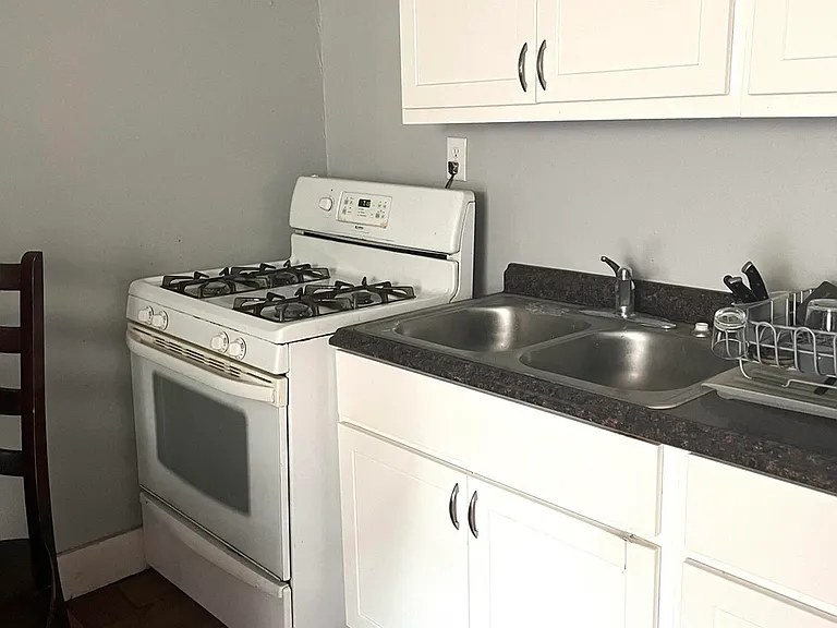 15 N Lake Ave — Photo 6