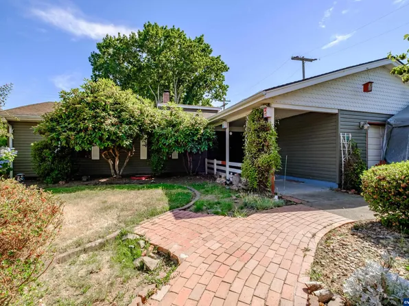 722 Randall Dr, Lebanon, OR 97355