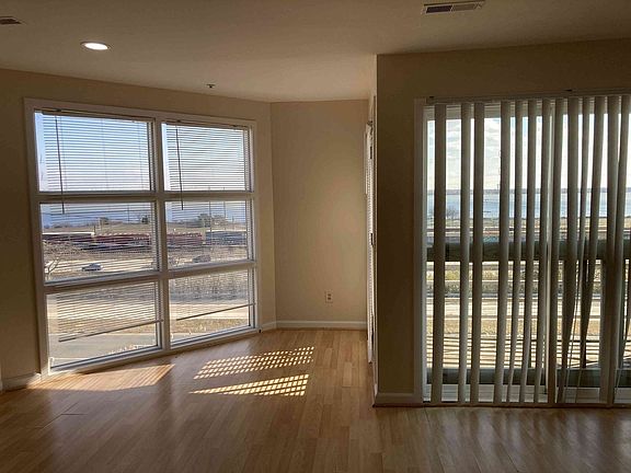 5th image of 5205 Le Parc Dr APT 8
