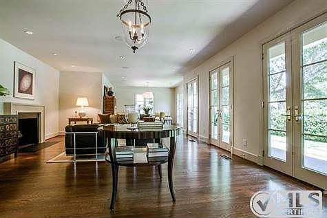 3rd image of 3824 W Beverly Dr