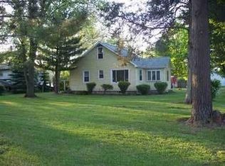 404 7th St, Howe, IN 46746